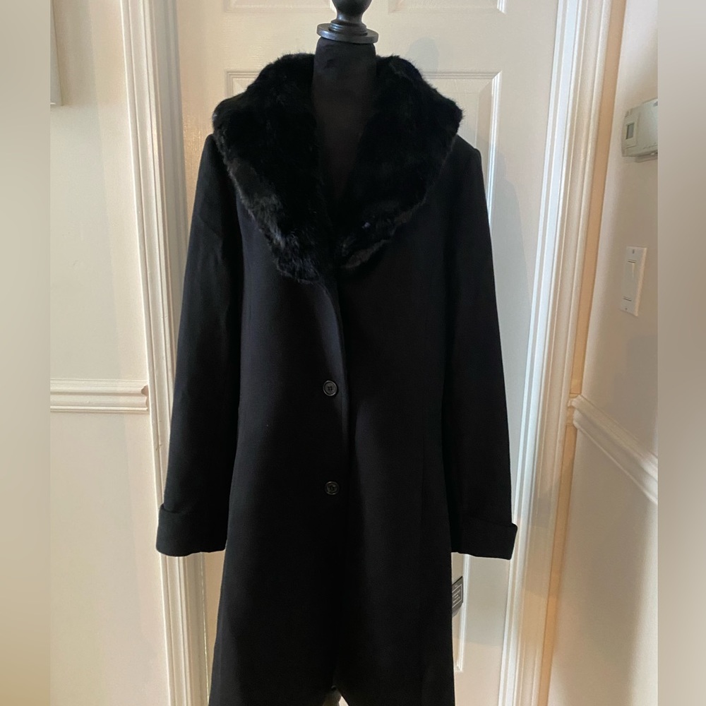 Lauren black coat with fur collar